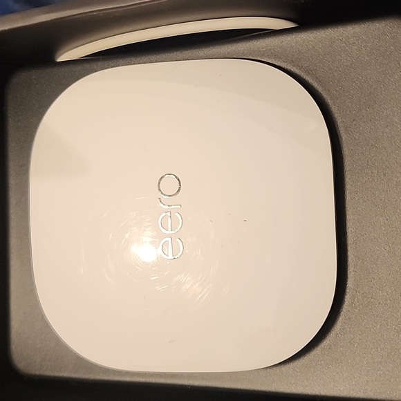 eero White Wireless Router - Picture 3 of 3
